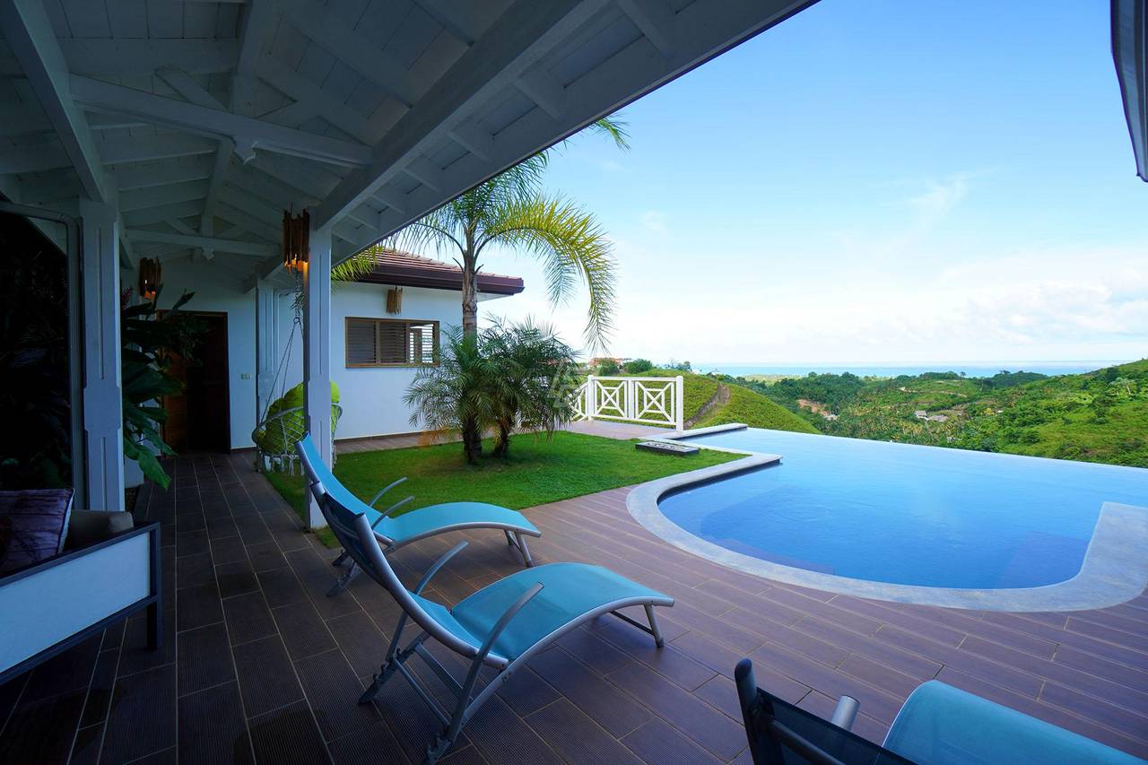 Villa moderna con vista al mar en Cosón 5