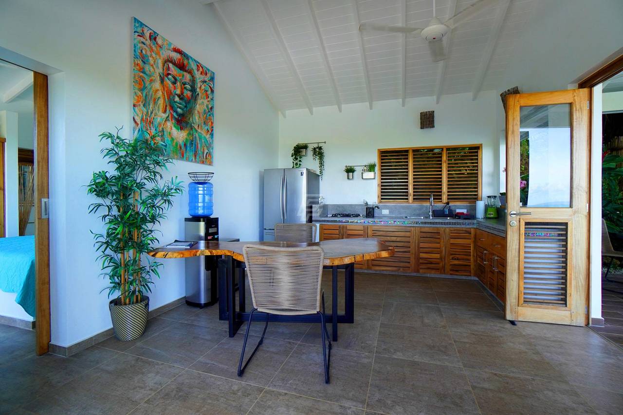 Villa moderna con vista al mar en Cosón 3